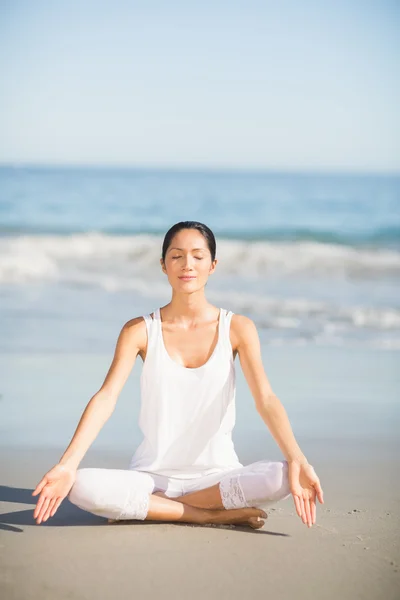 Yoga yapmak kadın — Stok fotoğraf