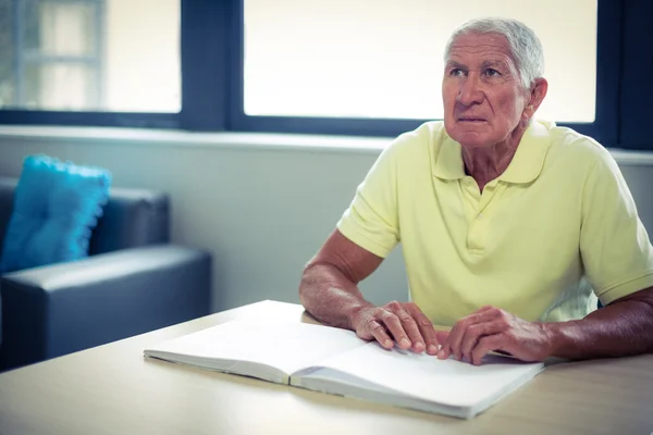 Senior blind man reading a braille book — Stock Photo, Image