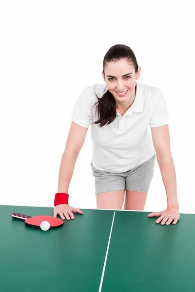 Kadın atlet oynarken ping pong — Stok fotoğraf