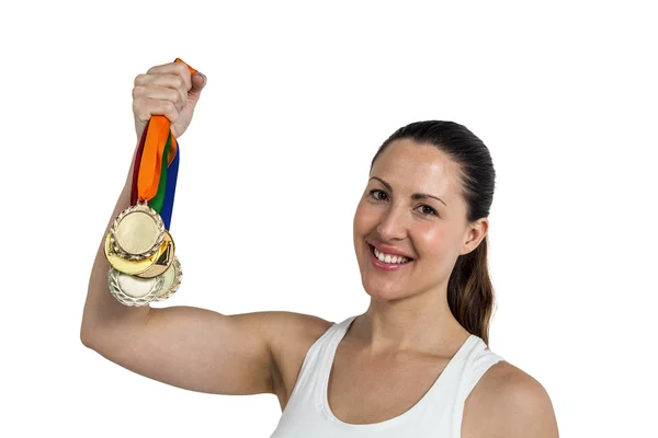Жінка-спортсмен позує з золотими медалями після перемоги — стокове фото