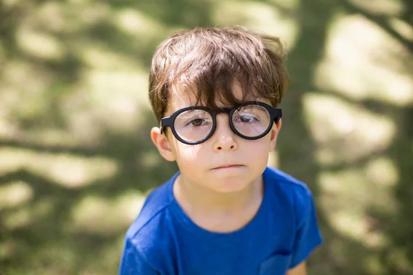 Junge mit Brille — Stockfoto