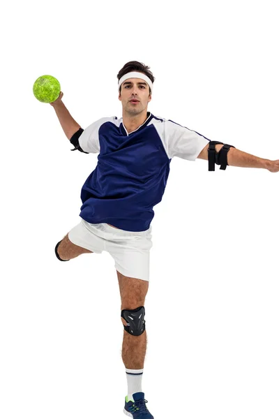 Retrato del deportista lanzando una pelota — Foto de Stock