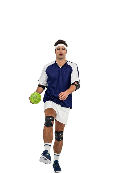 Sportman poseren met bal op witte achtergrond — Stockfoto