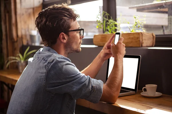 Man using technology sitting — Stock Photo, Image