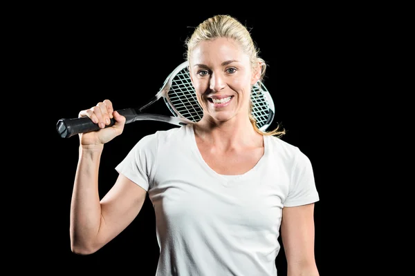 Portrait de joueuse de tennis posant avec raquette — Photo