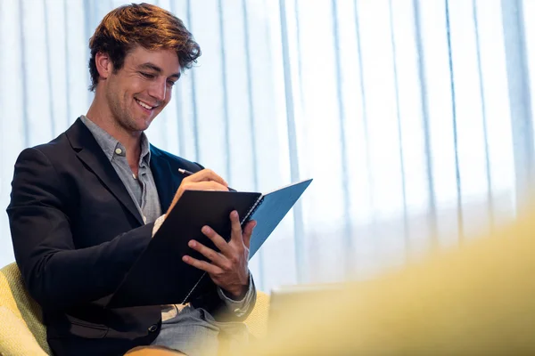 Businessman writing on a document — Stock Photo, Image