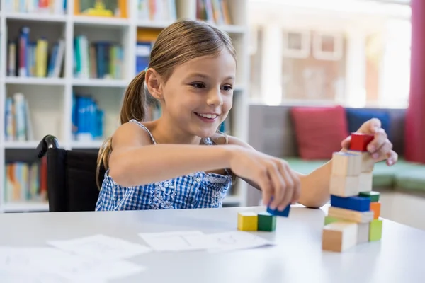 School girl playing with building block — Stock Photo, Image