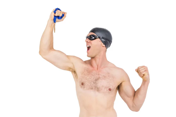 Κολυμβητής που ποζάρει με χρυσό μετάλλιο — Φωτογραφία Αρχείου