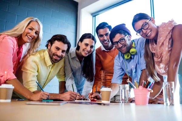 Gruppe von Designern Zeichnung — Stockfoto