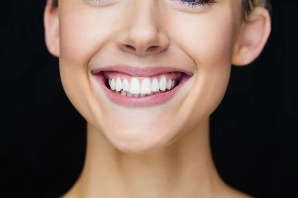 Concentrati sul sorriso della donna — Foto Stock