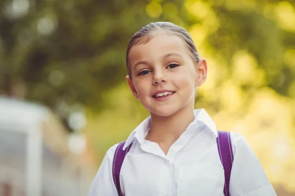 Schoolgirl standing in campus — Stock Photo, Image