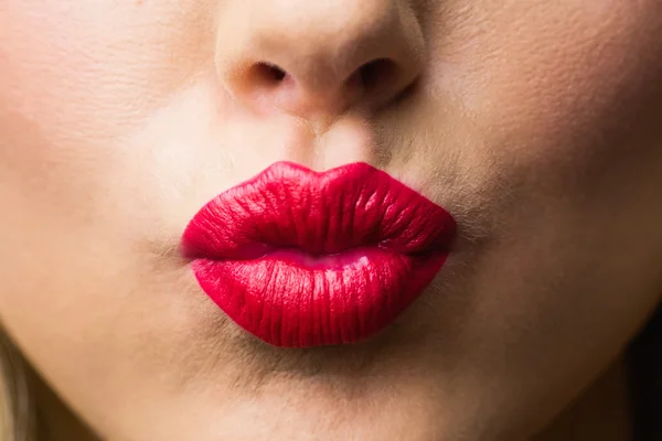 Primer plano de labios con maquillaje —  Fotos de Stock