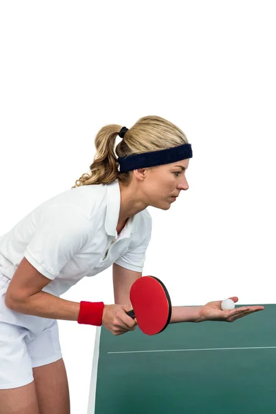 Atleta femenina jugando al tenis de mesa — Foto de Stock