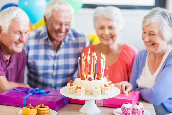 Seniors celebrating a birthday — Stock Photo, Image