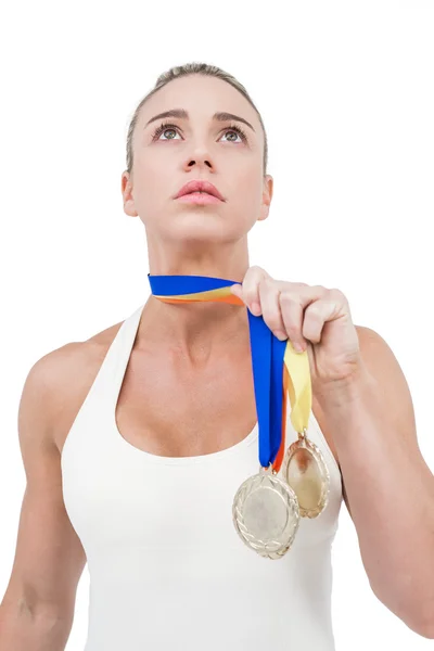 Atletka drží medaile — Stock fotografie