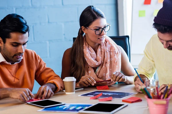 Designer arbeiten an Projekt — Stockfoto