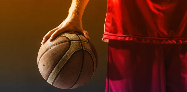 Basket tenu par le joueur de basket — Photo