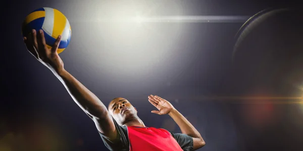 Deportista jugando voleibol — Foto de Stock