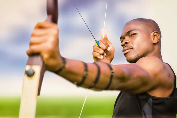 Deportista practicando tiro con arco —  Fotos de Stock