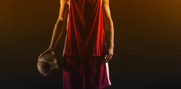 Pemain basket yang memegang bola — Stok Foto