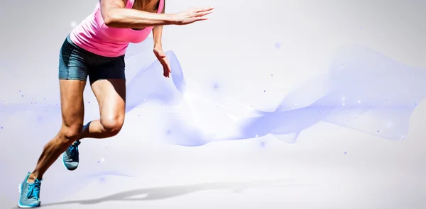 Sportovkyně běží na bílém pozadí — Stock fotografie