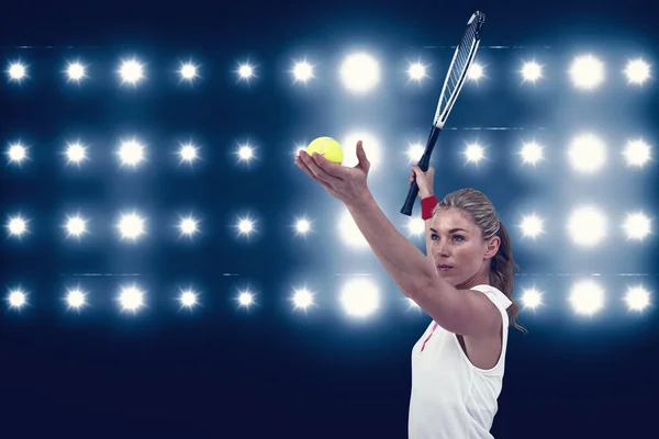 Atleta sosteniendo raqueta de tenis —  Fotos de Stock