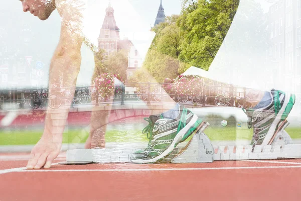 Man ready to race on running track — Stock Photo, Image