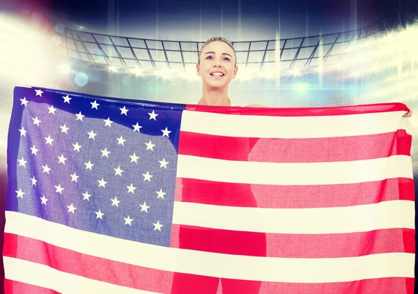 Atlet holding Amerikan bayrağı — Stok fotoğraf