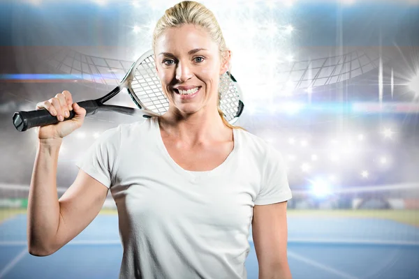 Jugador de tenis posando con raqueta —  Fotos de Stock