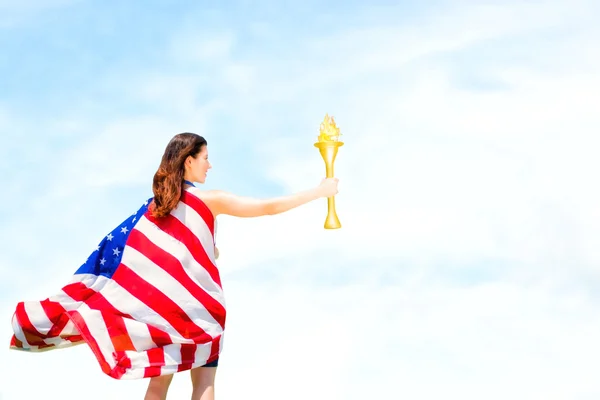 American sportswoman holding cup — Stok Foto