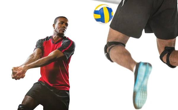 Спортсмен позує під час гри у волейбол — стокове фото