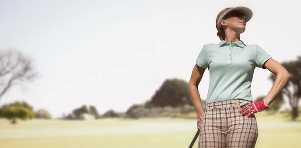 Golf oynayan kadın — Stok fotoğraf