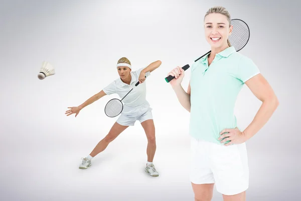 Oynama ve poz badminton oyuncu — Stok fotoğraf