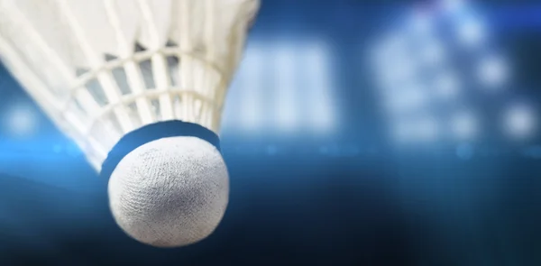 Badmintonbollen mot spotlights — Stockfoto