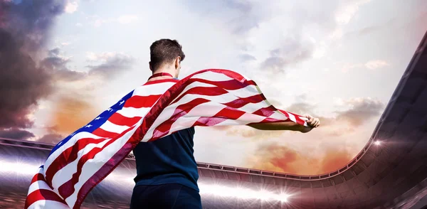 Deportista sosteniendo una bandera americana — Foto de Stock