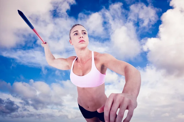 Athlete throwing javelin — Stock Photo, Image