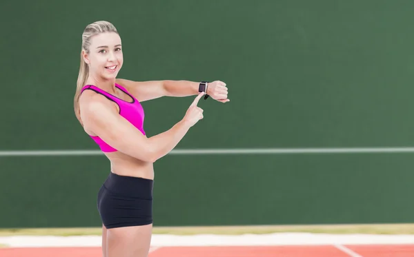 Sportler mit Smart Watch — Stockfoto