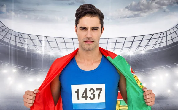 Atleta con bandera portugal envuelto — Foto de Stock