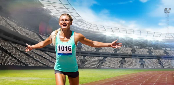 Sportswoman finishing run — Stock Photo, Image