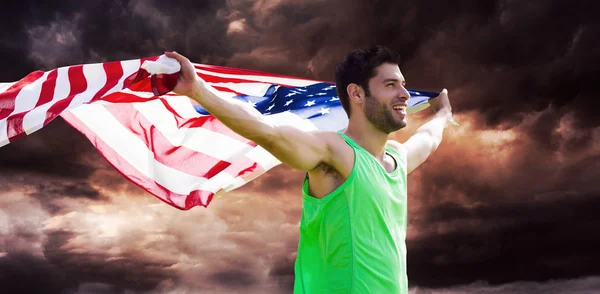 Deportista sosteniendo bandera americana —  Fotos de Stock