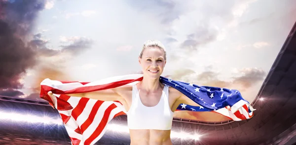 Sportlerin posiert mit amerikanischer Flagge — Stockfoto