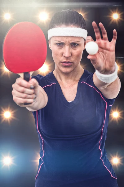 Sportler mit Tischtennisplatte — Stockfoto