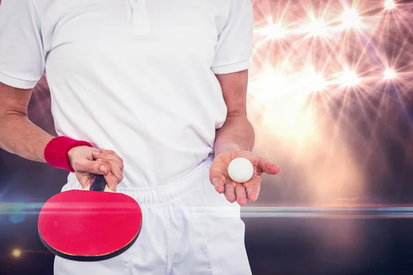 Férfi sportoló gazdaság ping-pong labda — Stock Fotó