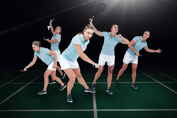 Badminton oynamaya sarışın — Stok fotoğraf