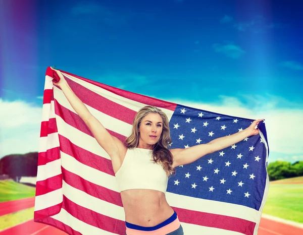 Pozowanie z flaga amerykańska lekkoatletka — Zdjęcie stockowe