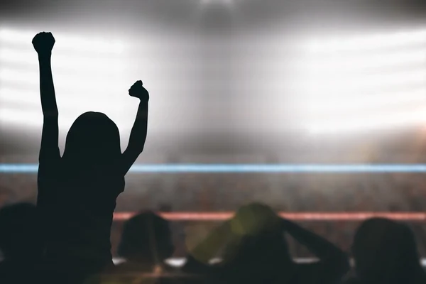 Siluetas de aficionados al fútbol — Foto de Stock