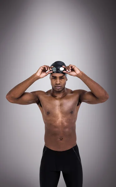 Nadador sosteniendo gafas —  Fotos de Stock