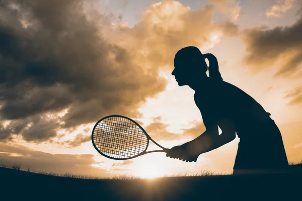 Atleta jugando tenis con raqueta — Foto de Stock