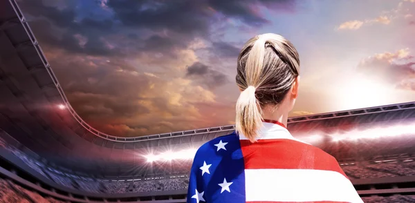 Amerikansk idrottskvinna poserar — Stockfoto