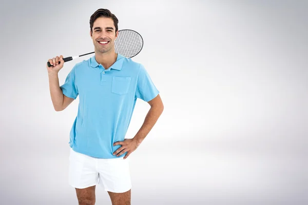 Jugador de bádminton de pie con la mano en la cadera — Foto de Stock